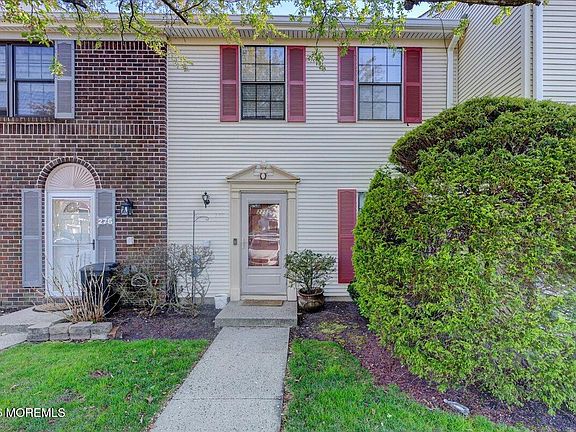 3rd image of 275 Bromley Place #275