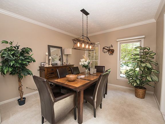 3rd image of 632 Shady Creek Dr