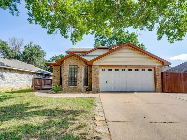 1217 Eagle Lake Dr, Azle, TX 76020