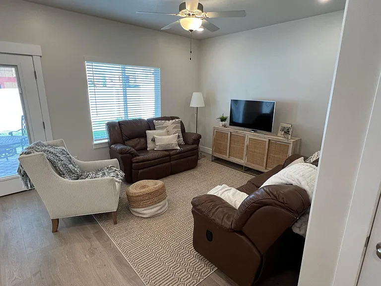 2374 W Howard St — Photo 3