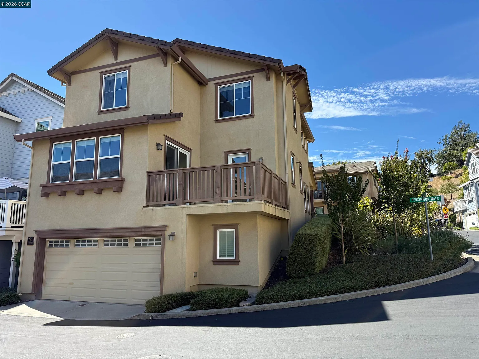 4 bed, 2385 sqft, $6,250 — Photo 2