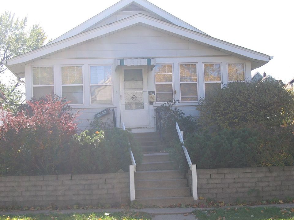 1st image of 986 Geranium Ave E