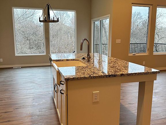 3rd image of 4913 Heartland Dr