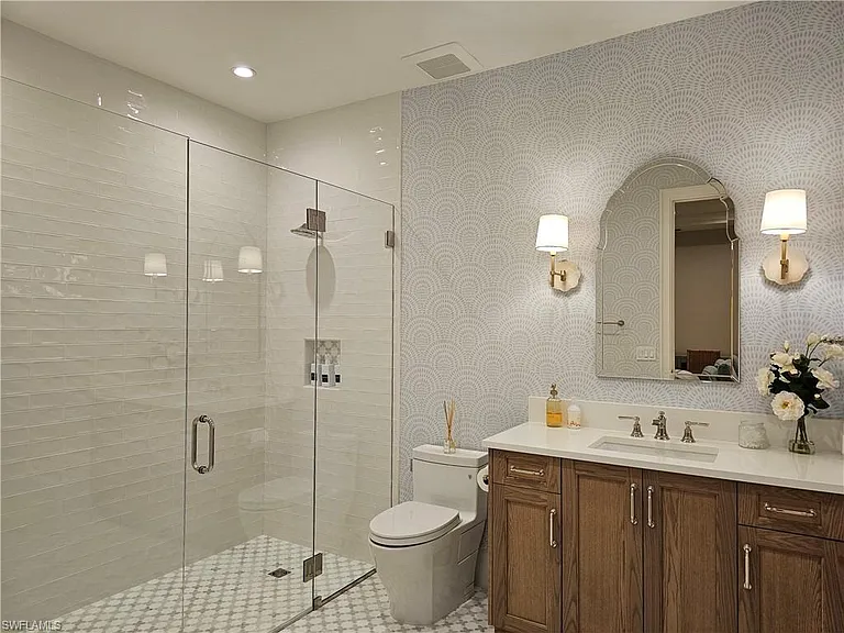 637 Palm Cir W — Photo 26