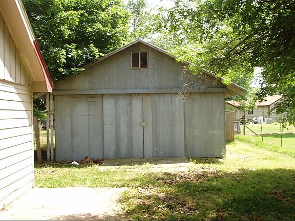 Front shed 20' x 20' 