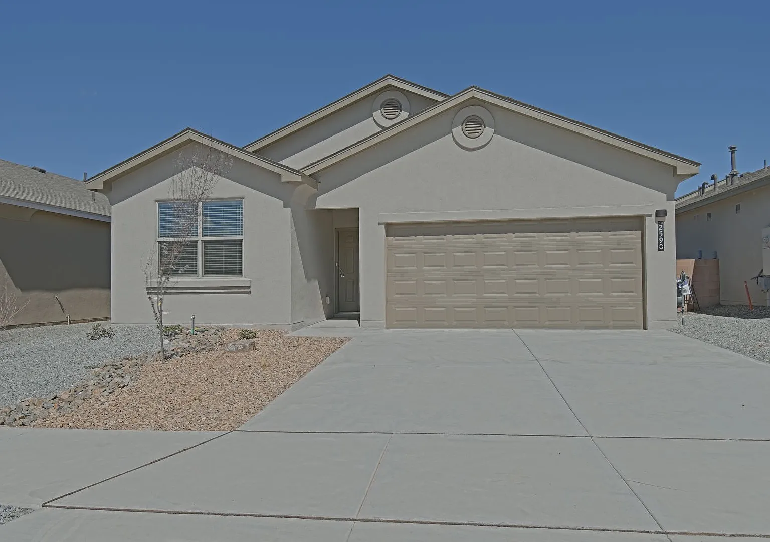 3bd/2ba Available in Rio Rancho — Photo 1