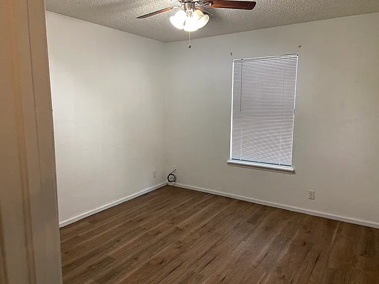 1530 E 67th Pl — Photo 16