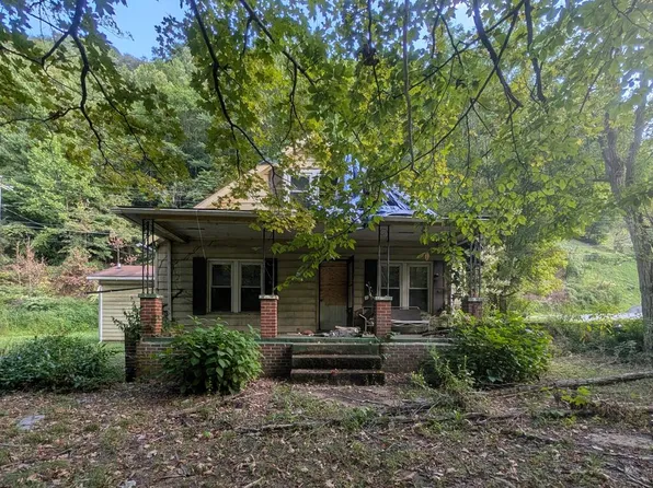 7118 Deskins Rd, Vansant, VA 24656
