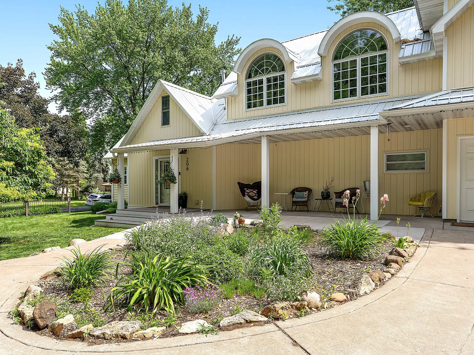 5 bed, 3470 sqft, $4,800 — Photo 3