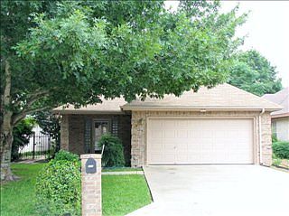 1st image of 717 Woodrow Cir
