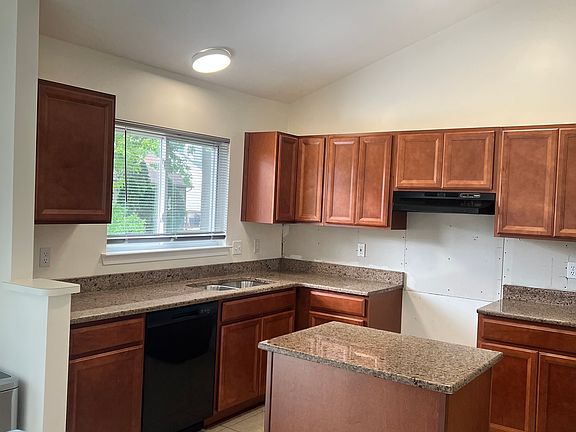 2nd image of 890 Hunt Club Dr