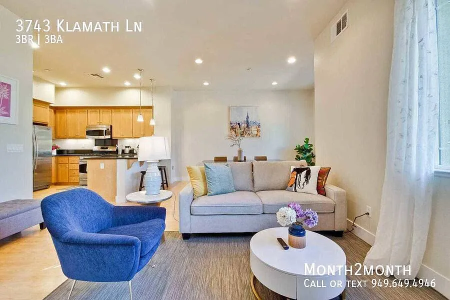 3743 Klamath Ln