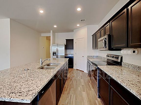 3rd image of 37067 W Capri Ave