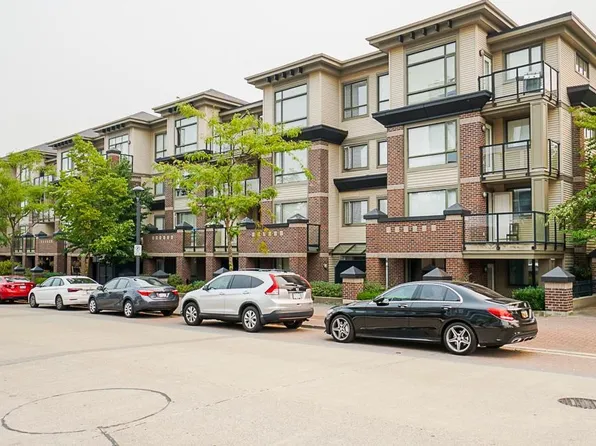 10822 City Pkwy #312, Surrey, BC V3T 0C2