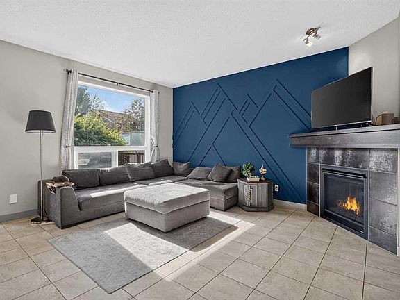 4th image of 166 W Hillcrest Cir SW