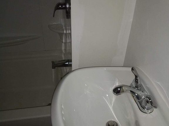 5th image of 537 Potter St #3