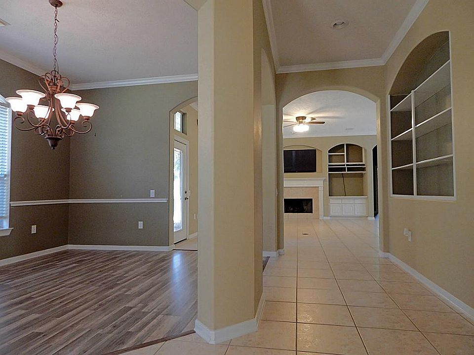 1st image of 270 Creekwood E