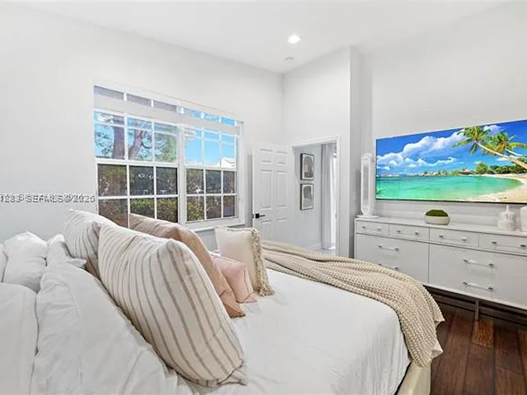 18755 SW 27th Ct #Townhouse 18755 — Photo 15