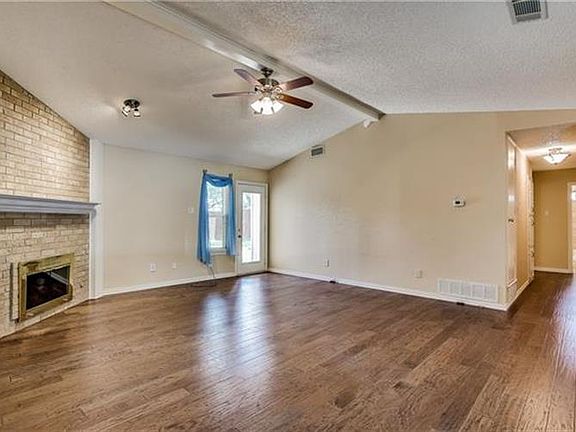 3rd image of 108 Greenwood Ct