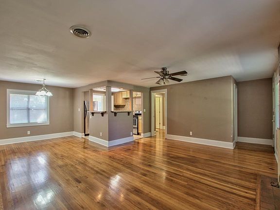 4th image of 223 Columbia Dr