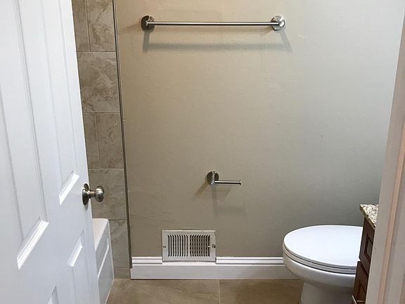 5th image of 5619 42nd St APT 4