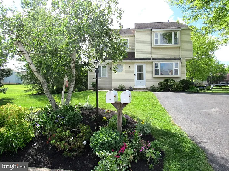 244 Florence Dr — Photo 5