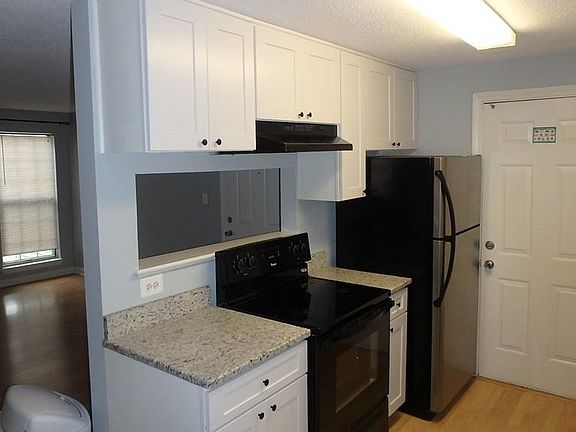3rd image of 17 Walden Dr APT 2