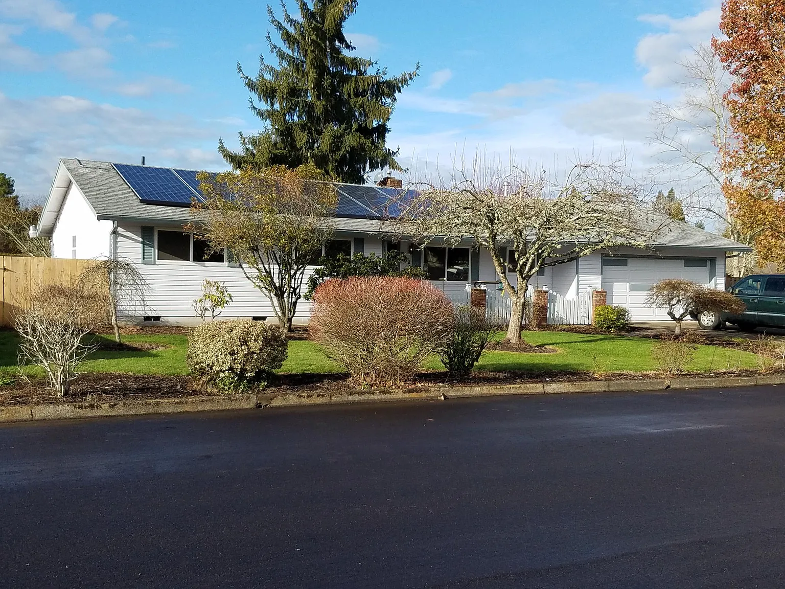 771 NE 9th Ave photo 1