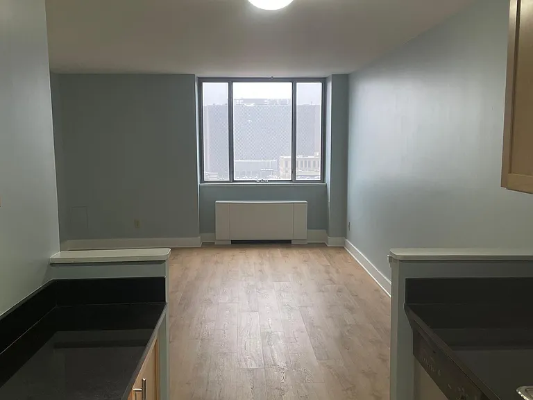 600 E 8th St #12P — Photo 6