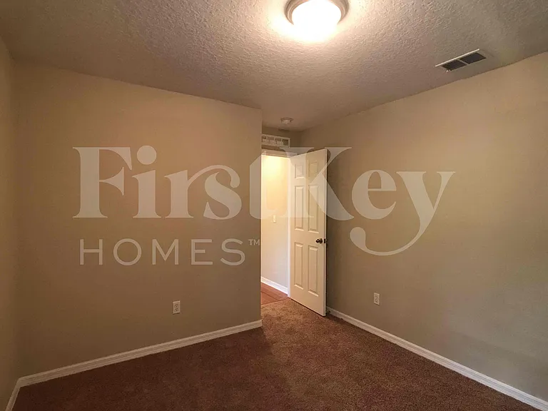 1736 W Pine St — Photo 15