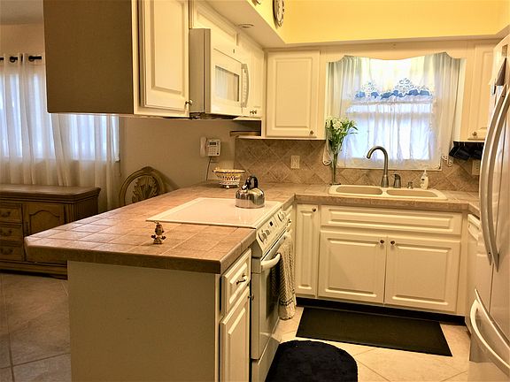 2nd image of 600 Desoto Ln