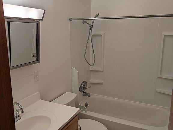 5th image of 1806 Lakeway Dr