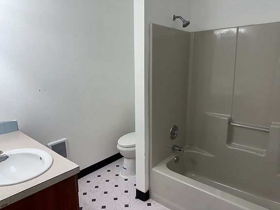 4th image of 20 Park Lane Pl #6