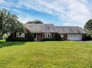 1305 Grandview Rd, Hanover, PA 17331