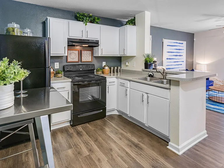 PALM TRACE APARTMENTS — Photo 30