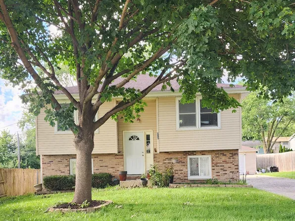 420 Robinhood Dr, Aurora, IL 60505