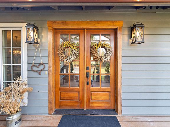 4th image of 5510 NW Odin Falls Way