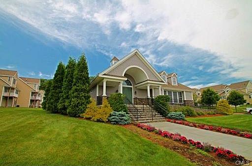 2nd image of 30 Ashwood Cir