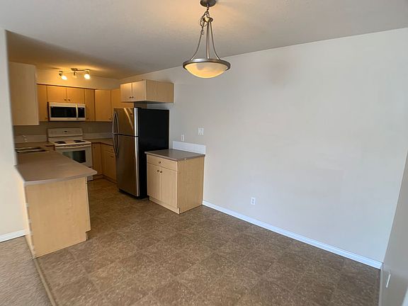 4th image of 9604 Manning Ave #409