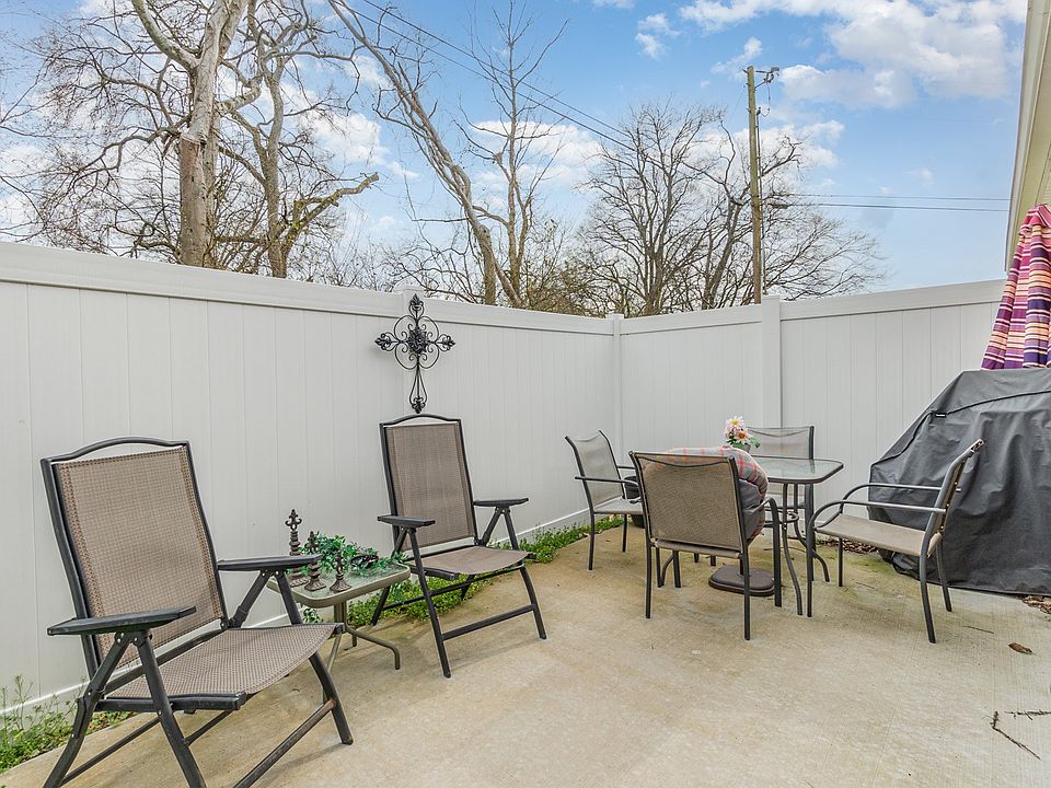 1st image of 129 Dogwood Ct