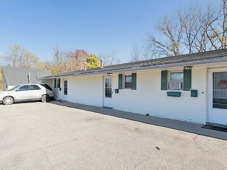 660 & 672 Flint Rd — Photo 15