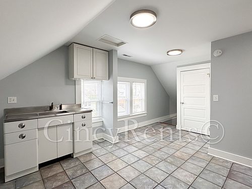 3rd image of 2270 Jefferson Ave #B