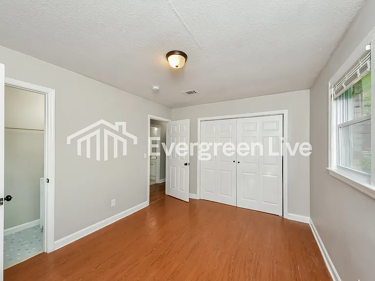 4213 Shorecrest Dr — Photo 5