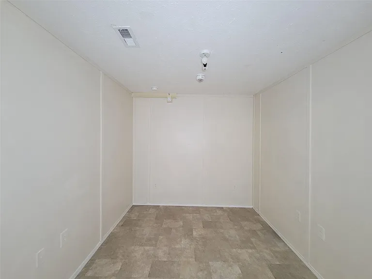 9203 Greens Rd #A — Photo 16
