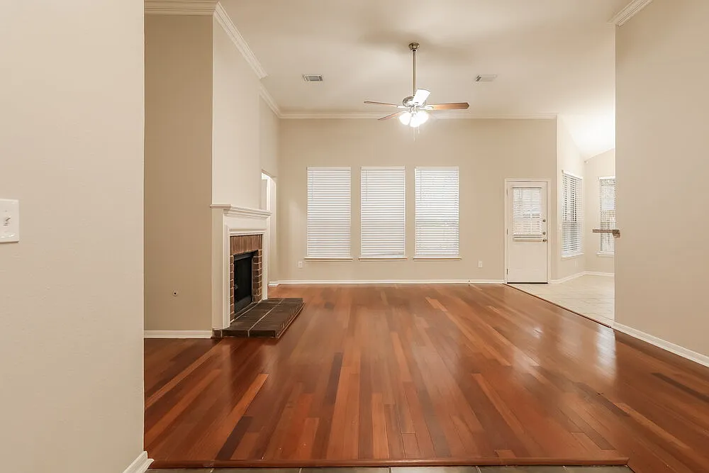 3 bed, 2.0 bath, 1695 sqft, $2,235 — Photo 3