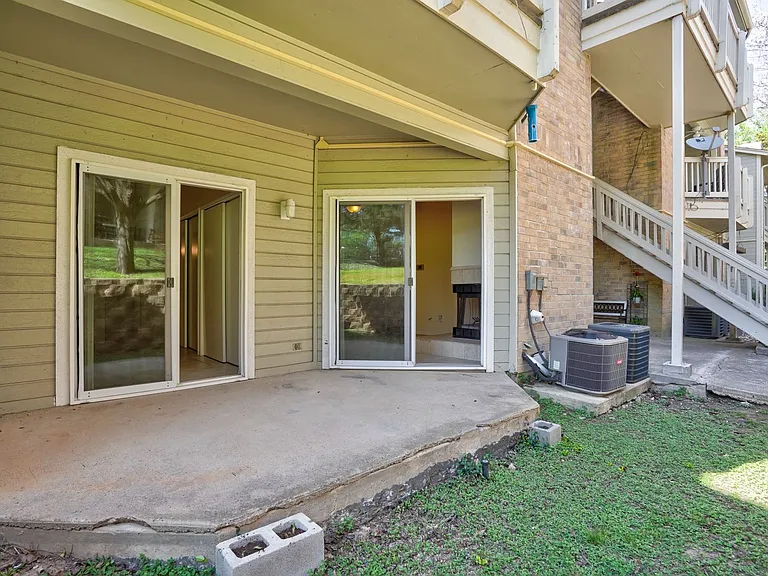 2450 Wickersham Ln #1303 — Photo 2