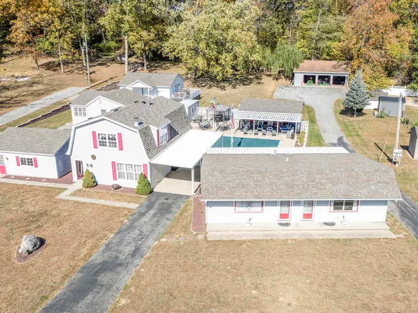 5785 E Golden Hills Dr, Monticello, IN 47960