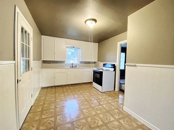 5th image of 2822 Pecan St