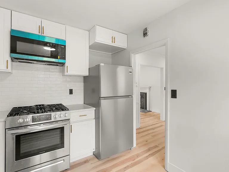 577 Brook Rd — Photo 4