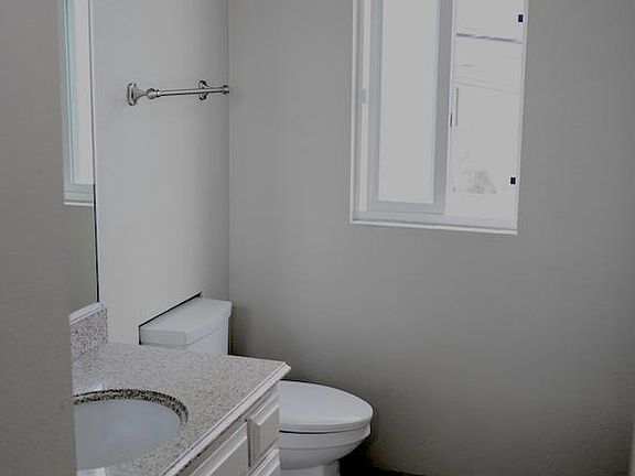 5th image of 627 2nd St APT 3